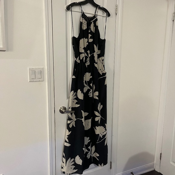 Beautiful silk halter neck maxi dress - Picture 1 of 6